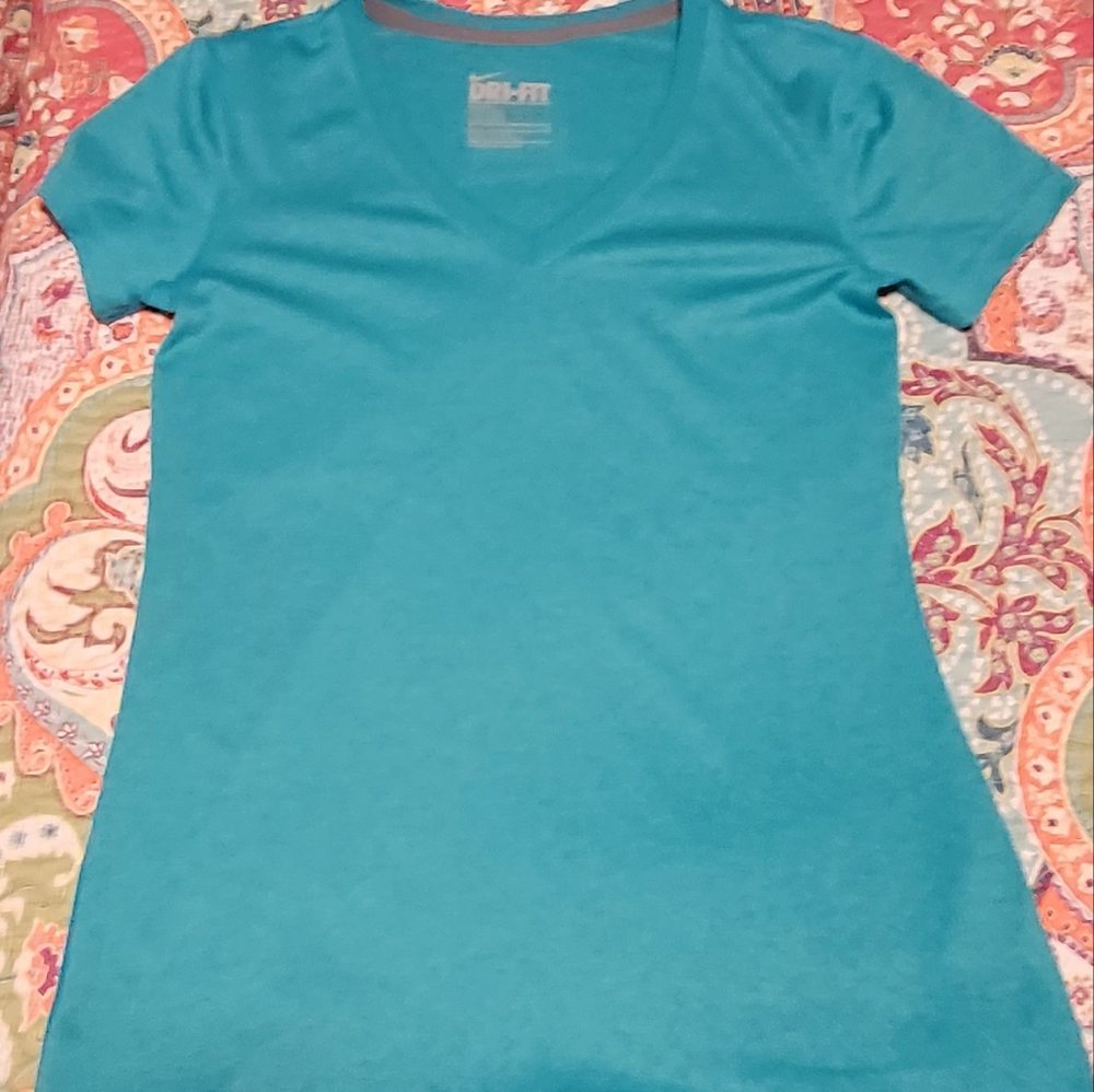 Nike DryFit Top Size small